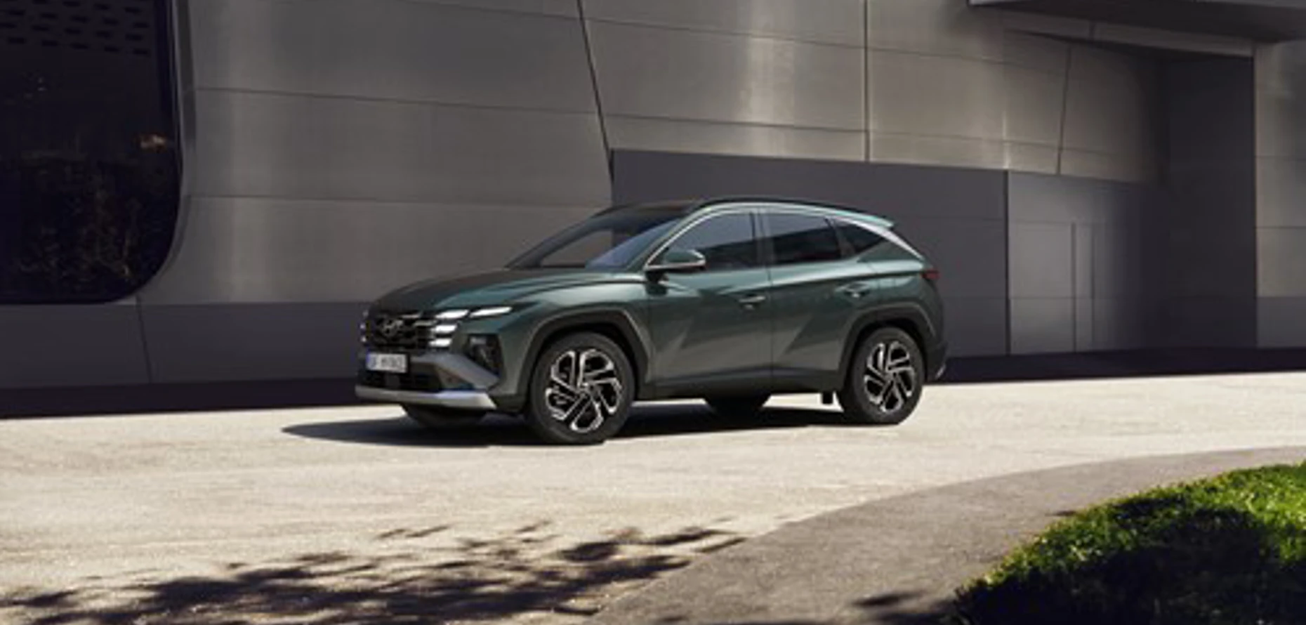 Hme Nx4 Phev Regular Eviz Ext T2p Cypress Green Pearl Shot 03