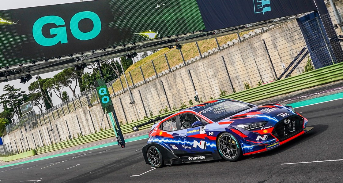 Hyundai Motorsport feiert erste Siege in der neuen PURE ETCR-Serie