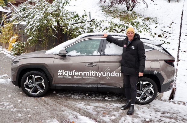 Hyundai Markenbotschafter Peter Herzog übernimmt seinen neuen Hyundai Tucson