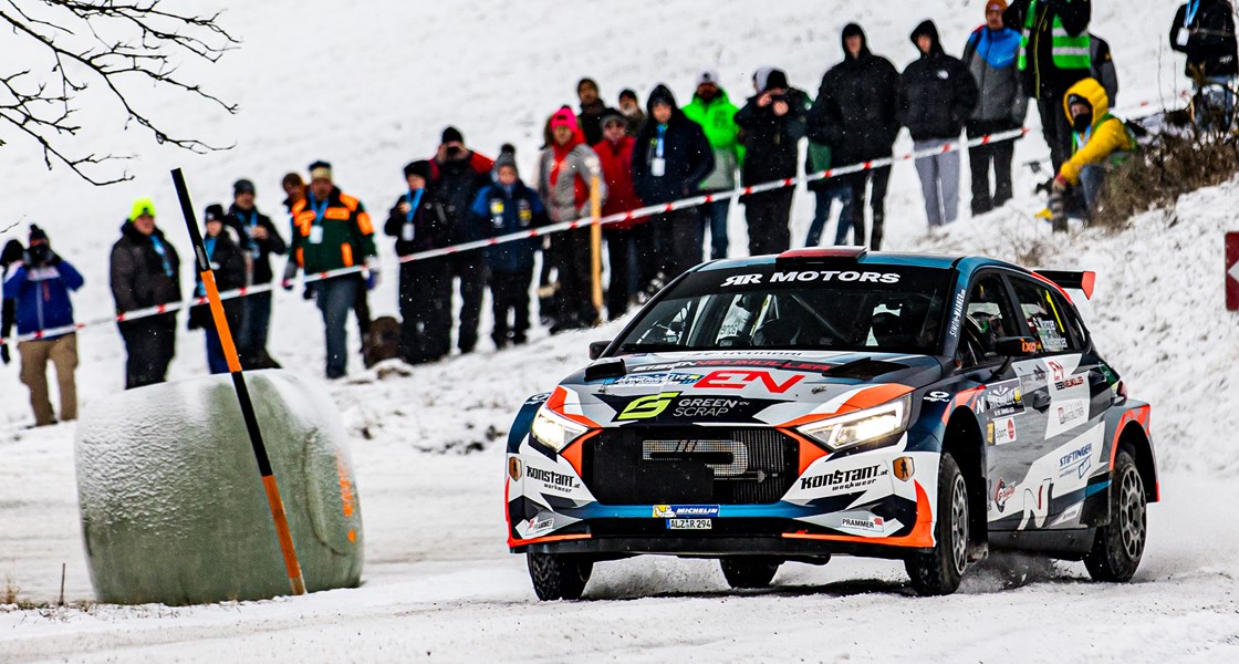 Simon Wagner und Hanna Ostlender starten mit einer beeindruckenden Premiere im Hyundai i20N Rally2 in die neue Saison