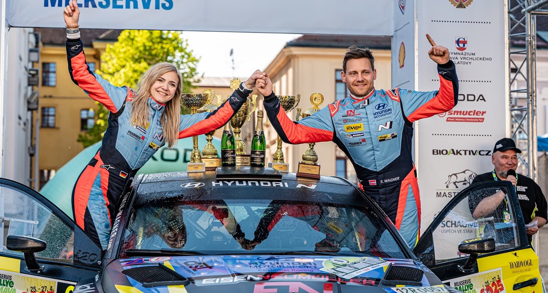 Simon Wagner und Hanna Ostlender triumphieren in Tschechien