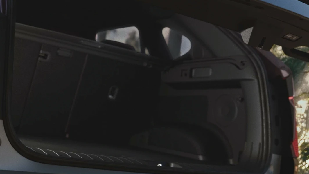 Hyundai TUCSON Rear Trunk Closeup AI