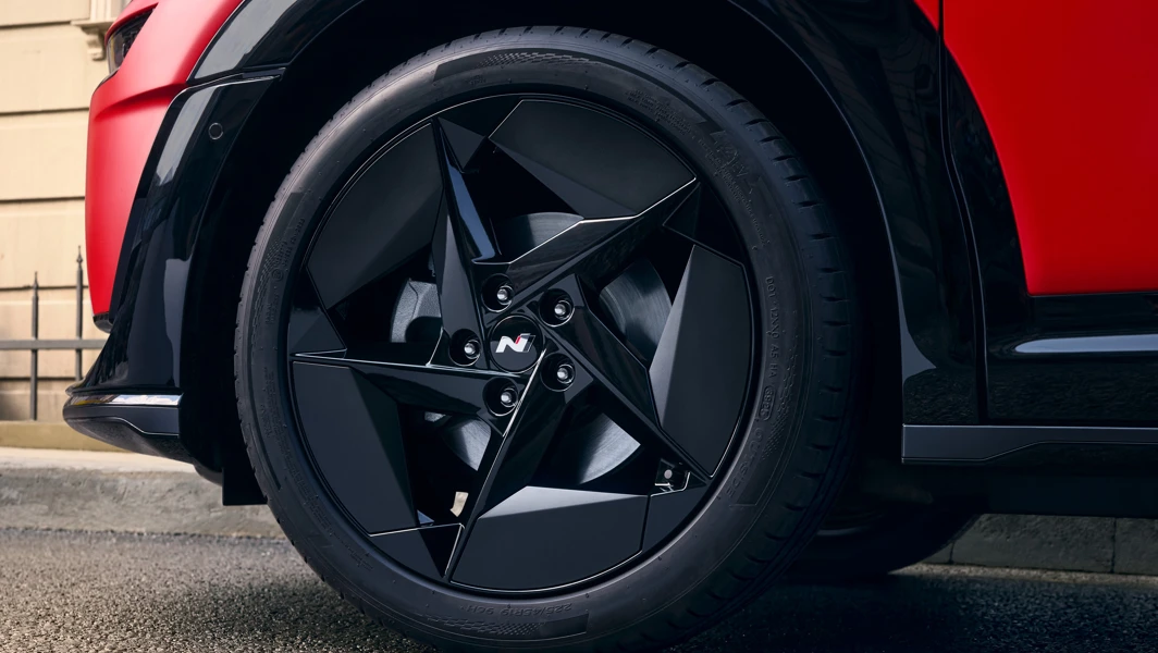 Hyundai IONIQ 3 Wheels Closeup 21 Rim