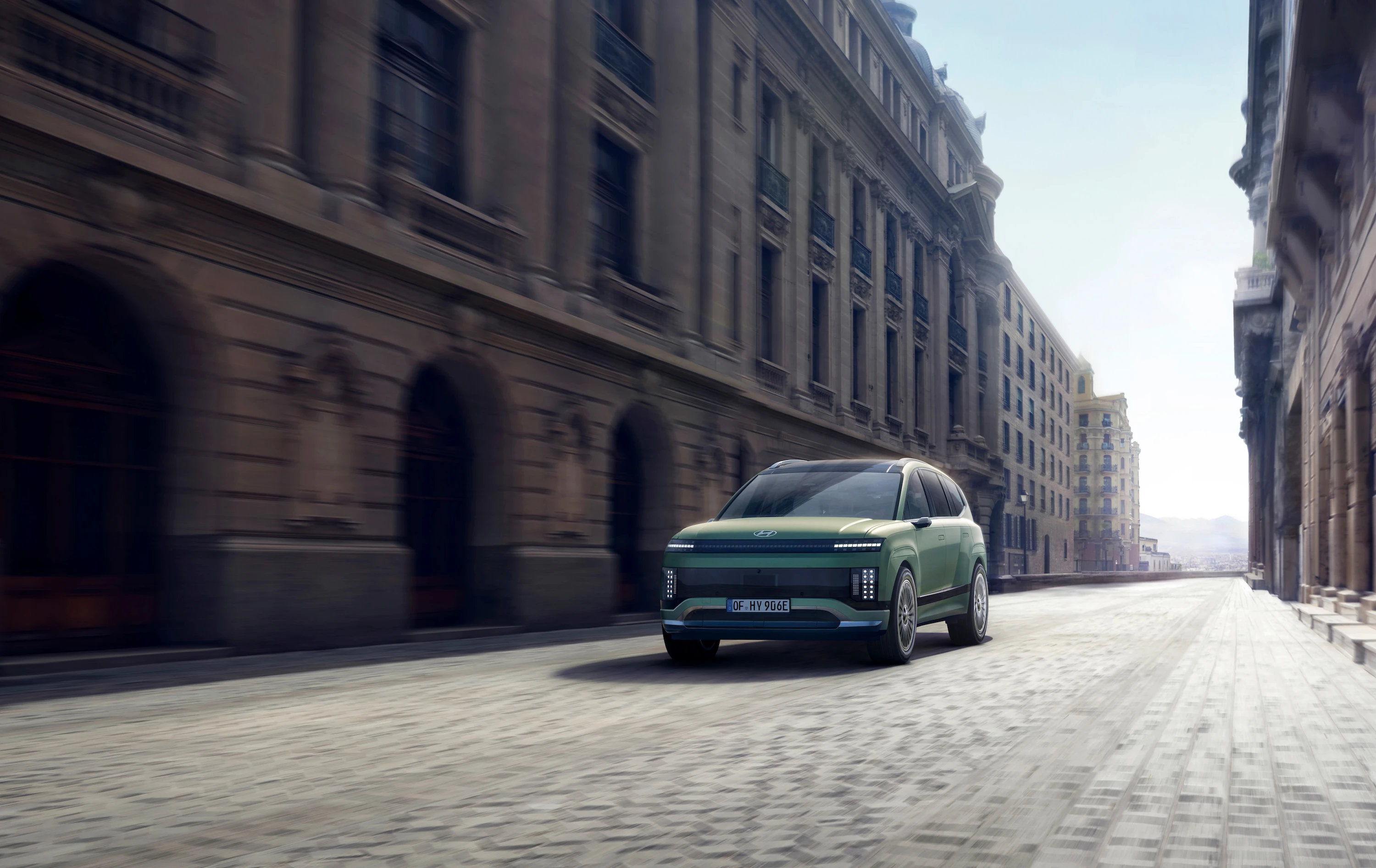 Hyundai IONIQ 9 Exterior Front Quarter Driving EU 06