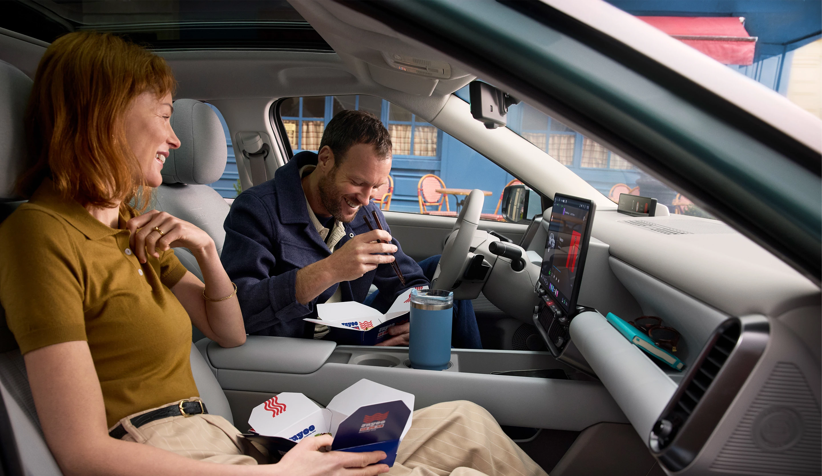 Hyundai M17 INTERIOR INSIDE DINNER Ecirgb 2