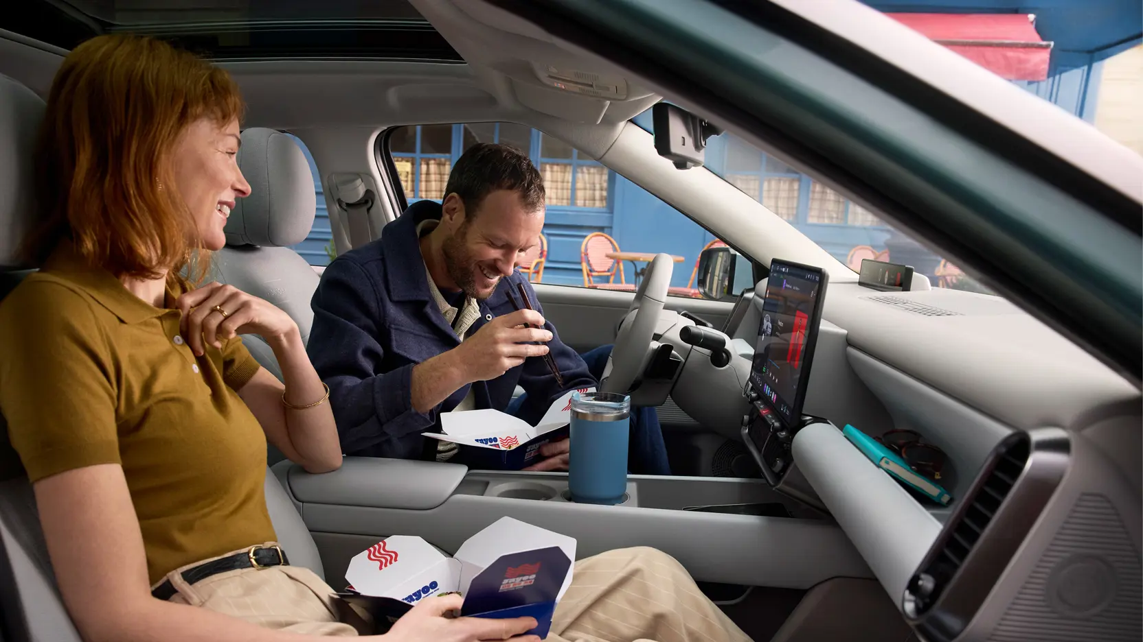 Hyundai M17 INTERIOR INSIDE DINNER Ecirgb 2
