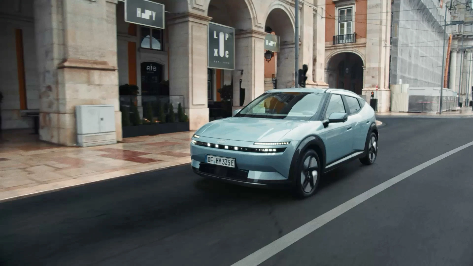 Hyundai IONIQ 3 Baseline Driving Web Thumbnail