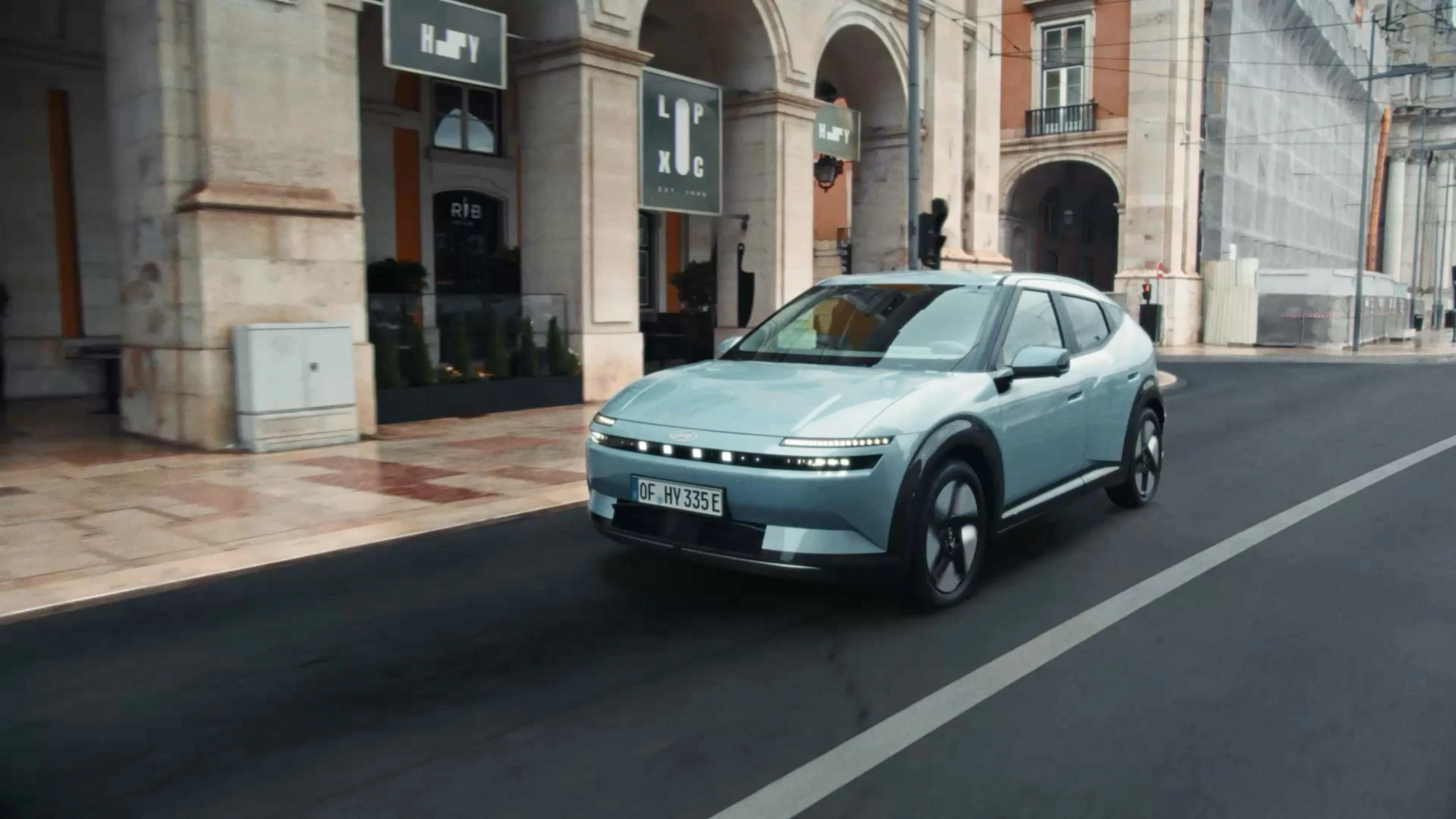 Hyundai IONIQ 3 Baseline Driving Web Thumbnail