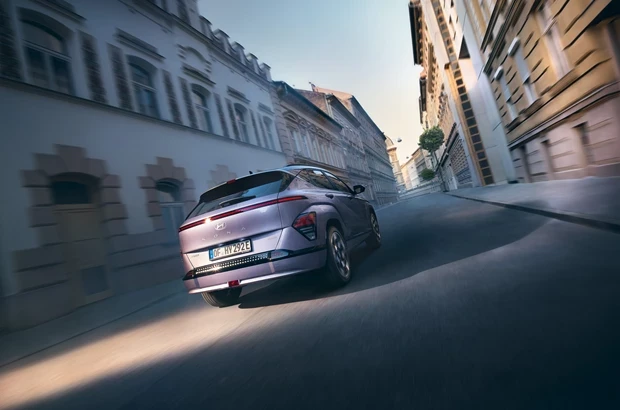 Hme Sx2 Ev Supporting Key Visual Driving Rear