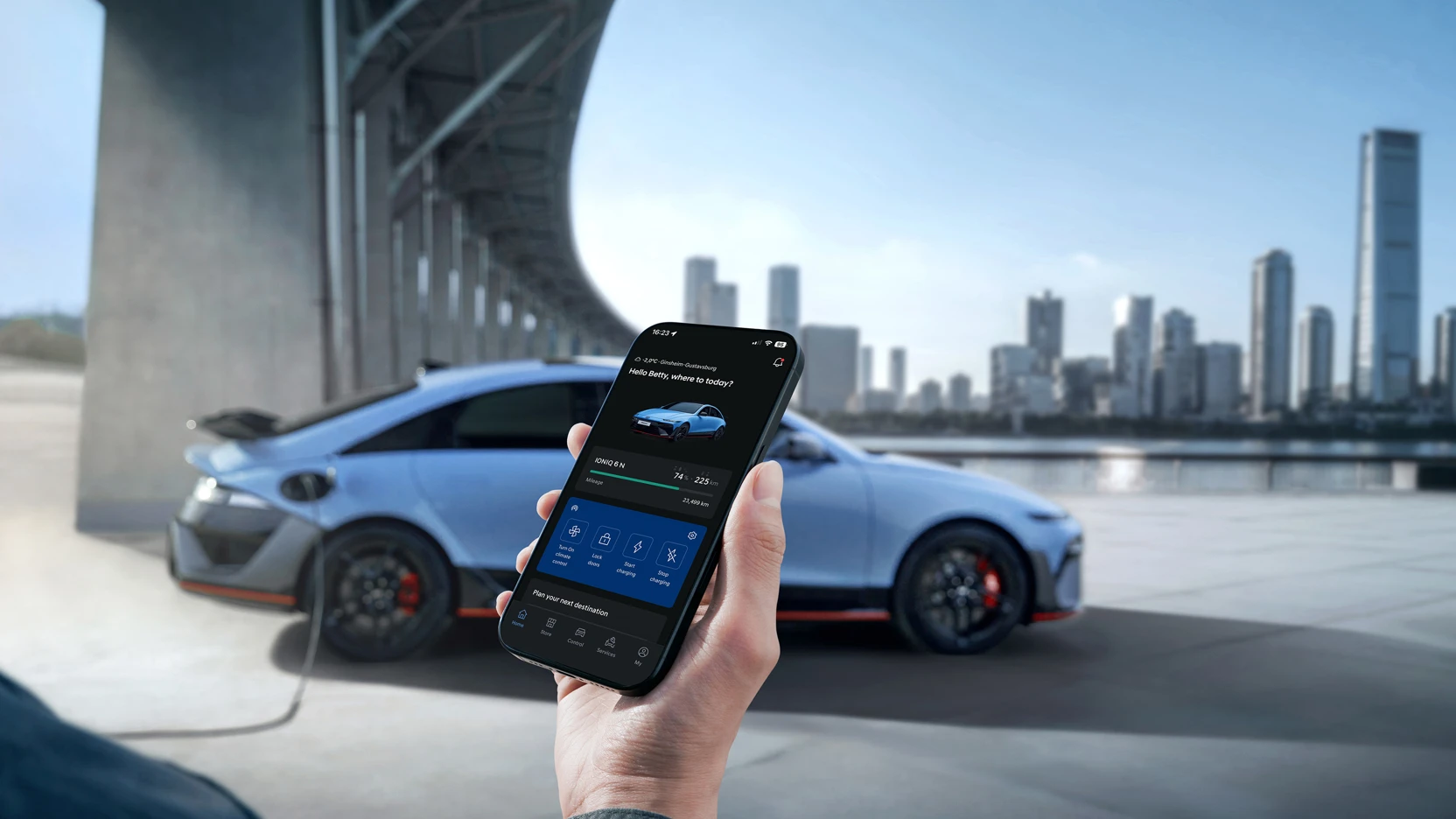Hyundai IONIQ 6N Charging Status Mobile Phone Screen CE N External Charging Convenience My Hyundai Essentials