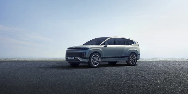 Hyundai Ioniq 9 2024 Exterior Front Quarter