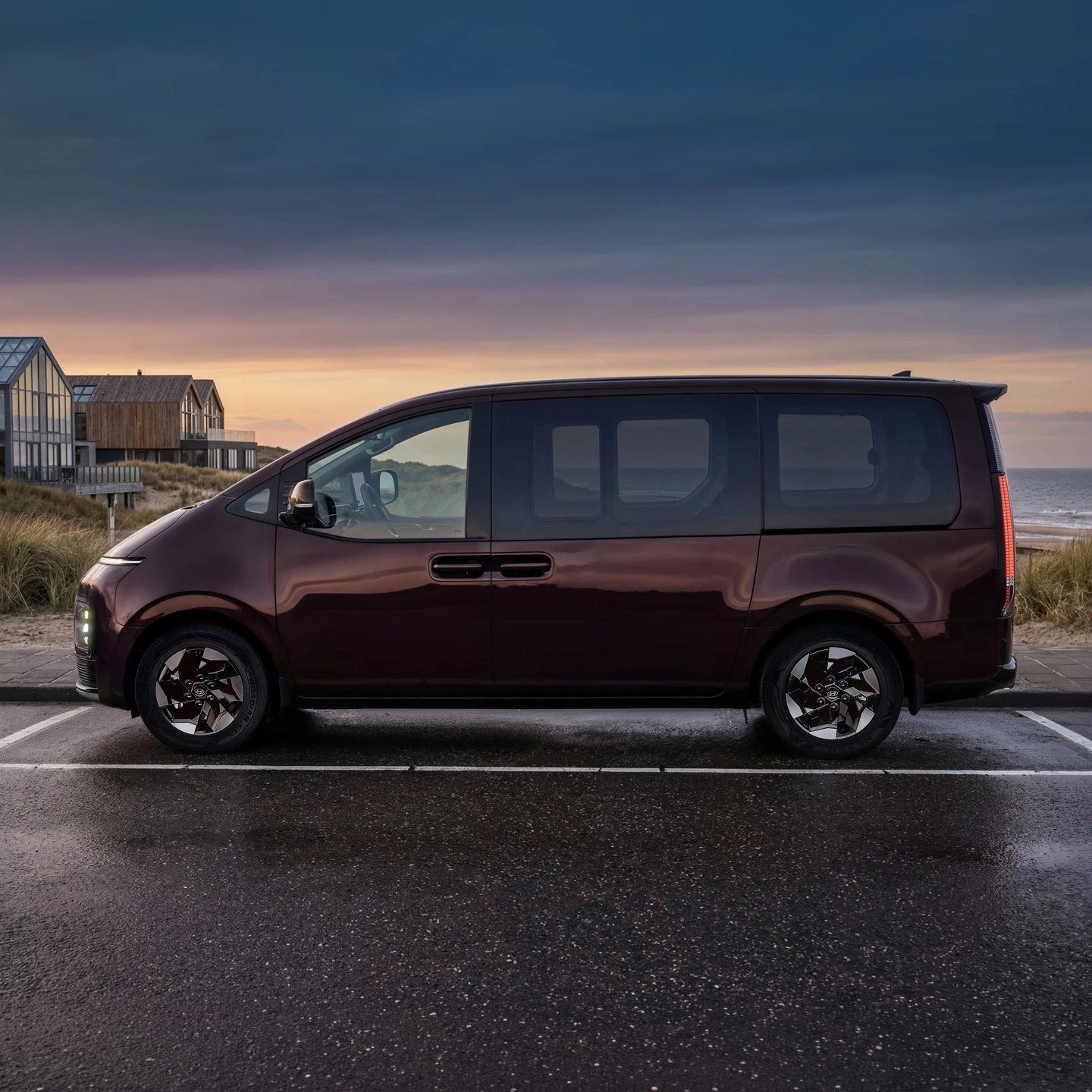 Hyundai STARIA Electric Exterior Side 1X1