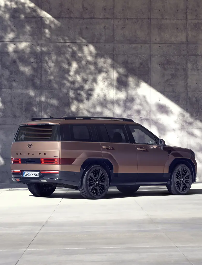 Hyundai Santafe Exterior 2023 HEV KV BACK SIDE STILL