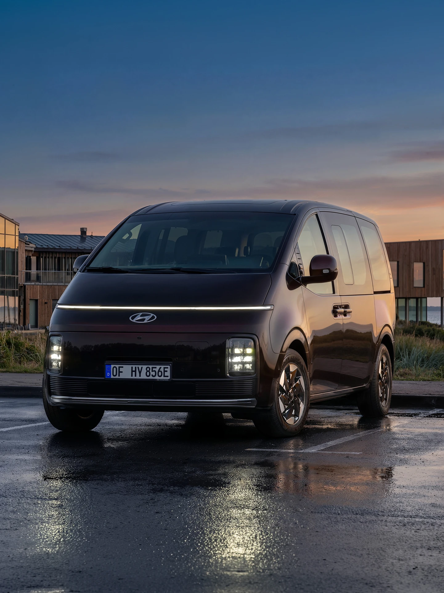 Hyundai STARIA Electric Exterior Front 3X4