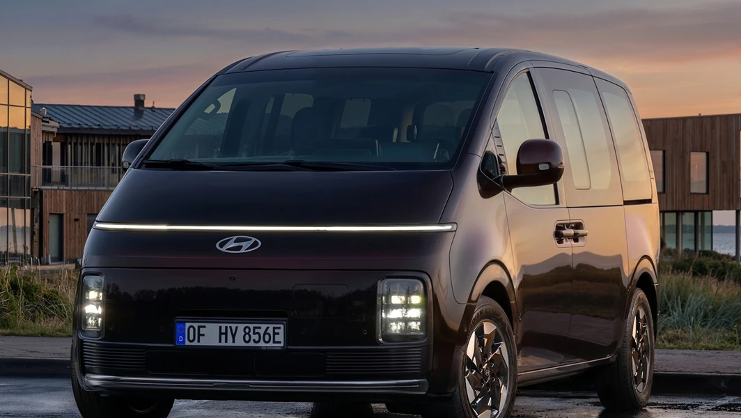 Hyundai STARIA Electric Exterior Front 3X4
