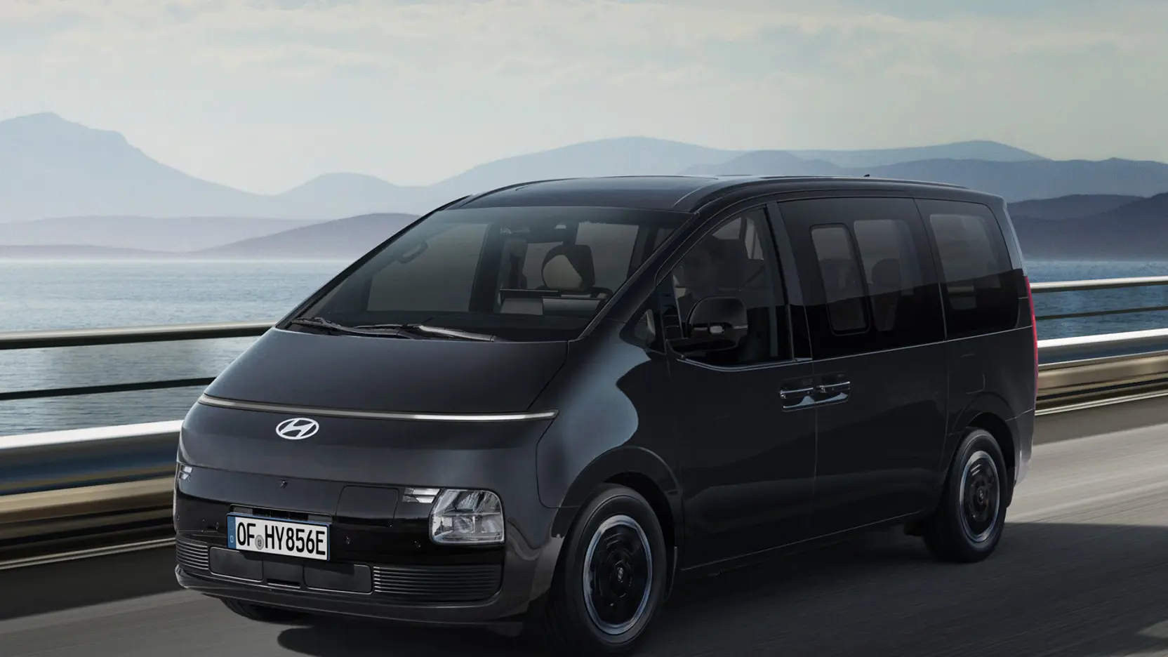 Hyundai STARIA Electric Exterior Driving Shot 1X1